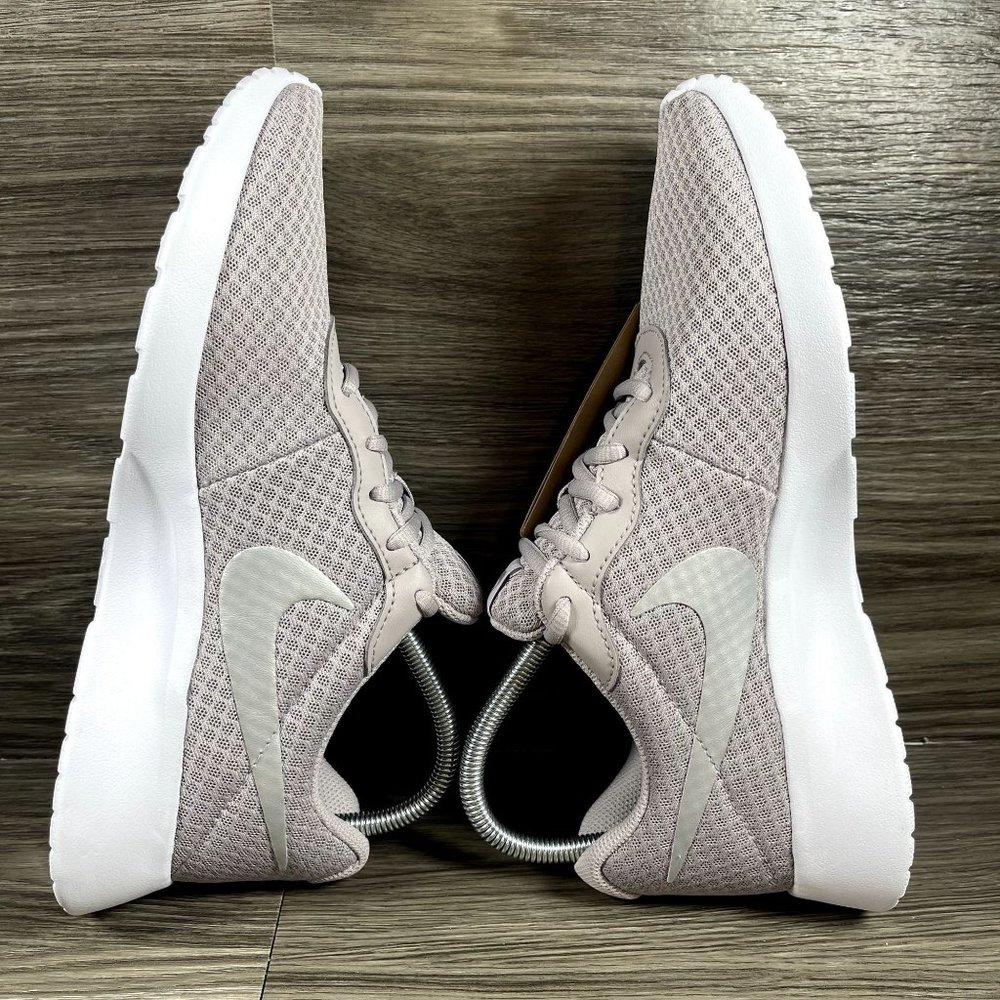 Nike Tanjun Women's Taupe Grey Running Shoes Size 10 NWT - Picture 8 of 9